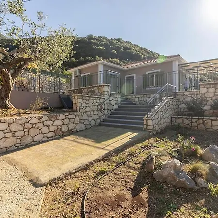 Odysseus Villa Pisaëtós
