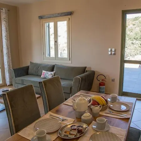 Odysseus Villa Pisaëtós